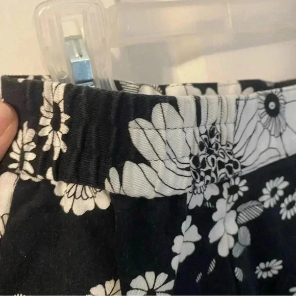 Black & White Floral Print‎ Skort by Briggs NY Women’s Size 14 - Picture 4 of 8